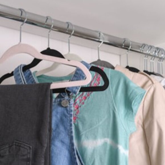 NEW Lot of 10x Velvet Clothes Hangers, Non-Slip, Swivel Hook, Multiple Colors! - Picture 2 of 10